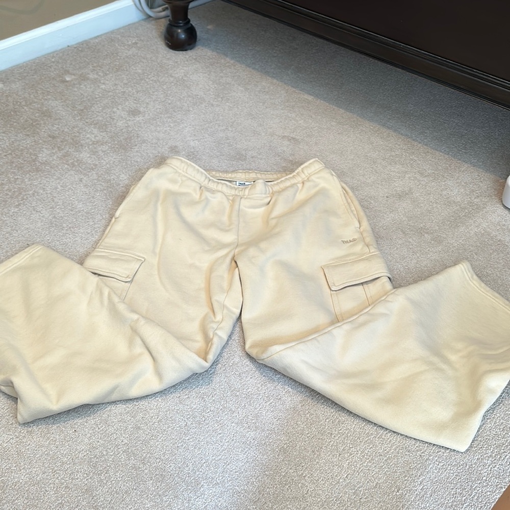 Aritzia TNA Cozy Fleece Mega Cargo Sweatpants